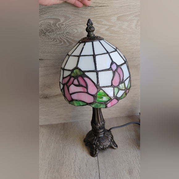 Tiffany Style Stained Glass Table Lamp Night Light Pink Roses Electric 12.5" - Picture 10 of 16